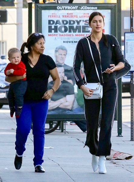 Спорти-мама: Ирина Шейк и ее дочь Леа на пути в фитнес-клуб