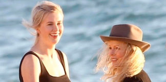 Как подруги: Ким Бесинджер с дочерью Айрленд Болдуин в теплой фотосессии на пляже Малибу