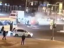 Перестрелка грабителей и полицейских в Петербурге попала на видео: ранены двое