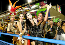 Танцуют все: Адриана Лима с подругами-моделями на карнавале в Рио