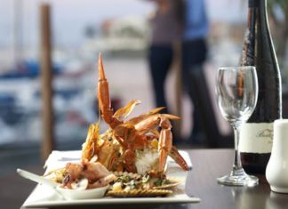 С чем пьют красное вино — общие правила употребления