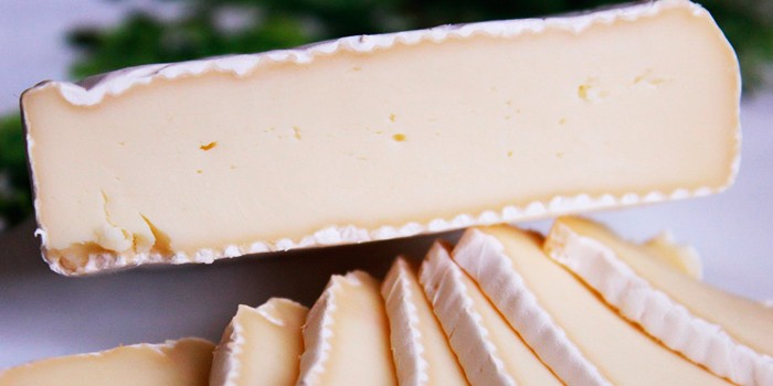 Сыр с белой плесенью - технология производства, самые известные сорта и использование в рецептах блюд