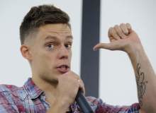 Юрий Дудь отреагировал на избиение матери и брата