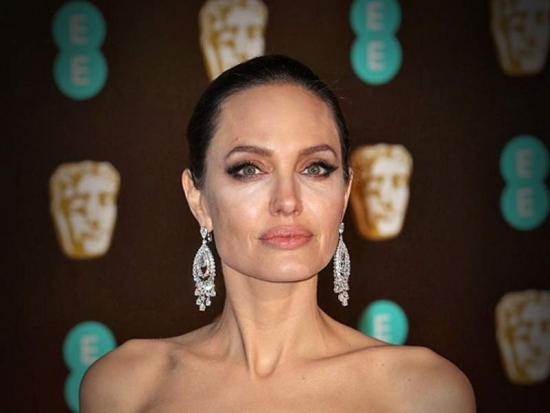 Новости дня: Анджелина Джоли полностью разделась на видео, "взорвав" Сеть