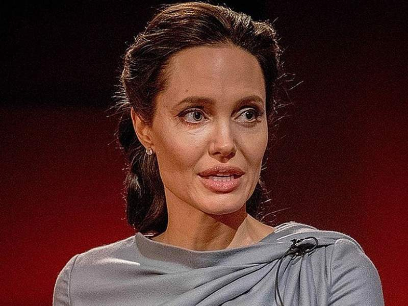 Новости дня: Жутко худую Анджелину Джоли добил новый удар