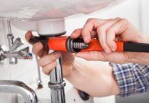 Как выбрать сантехника для работы на дому?