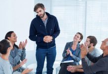 Как осуществляется реабилитация людей с зависимыми состояниями?