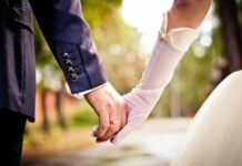 Как красиво отметить атласную свадьбу?