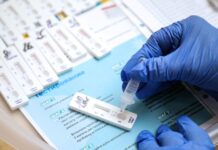 Симптомы «омикрона»: Как отличить заражение новым штаммом от «дельты»