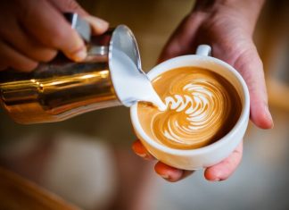 Советы по выбору качественного и хорошего молока для кофейни