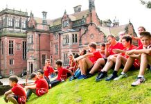 Как провести каникулы за границей?