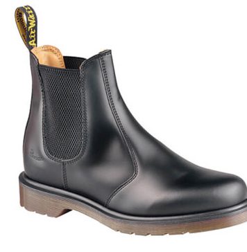 Шагаем в осень с ботинками челси: как выбрать идеальную пару