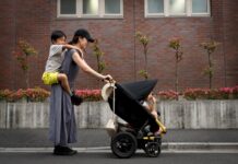 Как выбрать детскую коляску: главные критерии