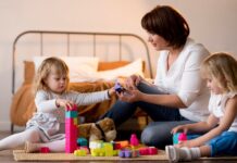 Как найти и выбрать человека, который будет заботиться о вашем ребёнке?