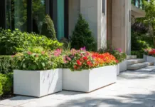 Кашпо для улицы: как украсить фасад дома и приусадебную территорию