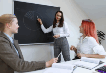 Почему очные курсы подготовки к ЕГЭ и ОГЭ эффективнее онлайн-занятий: разбор на примере центра «100 Баллов»