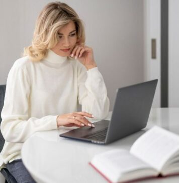 Онлайн образование для 10 и 11 классов: преимущества и критерии выбора школы